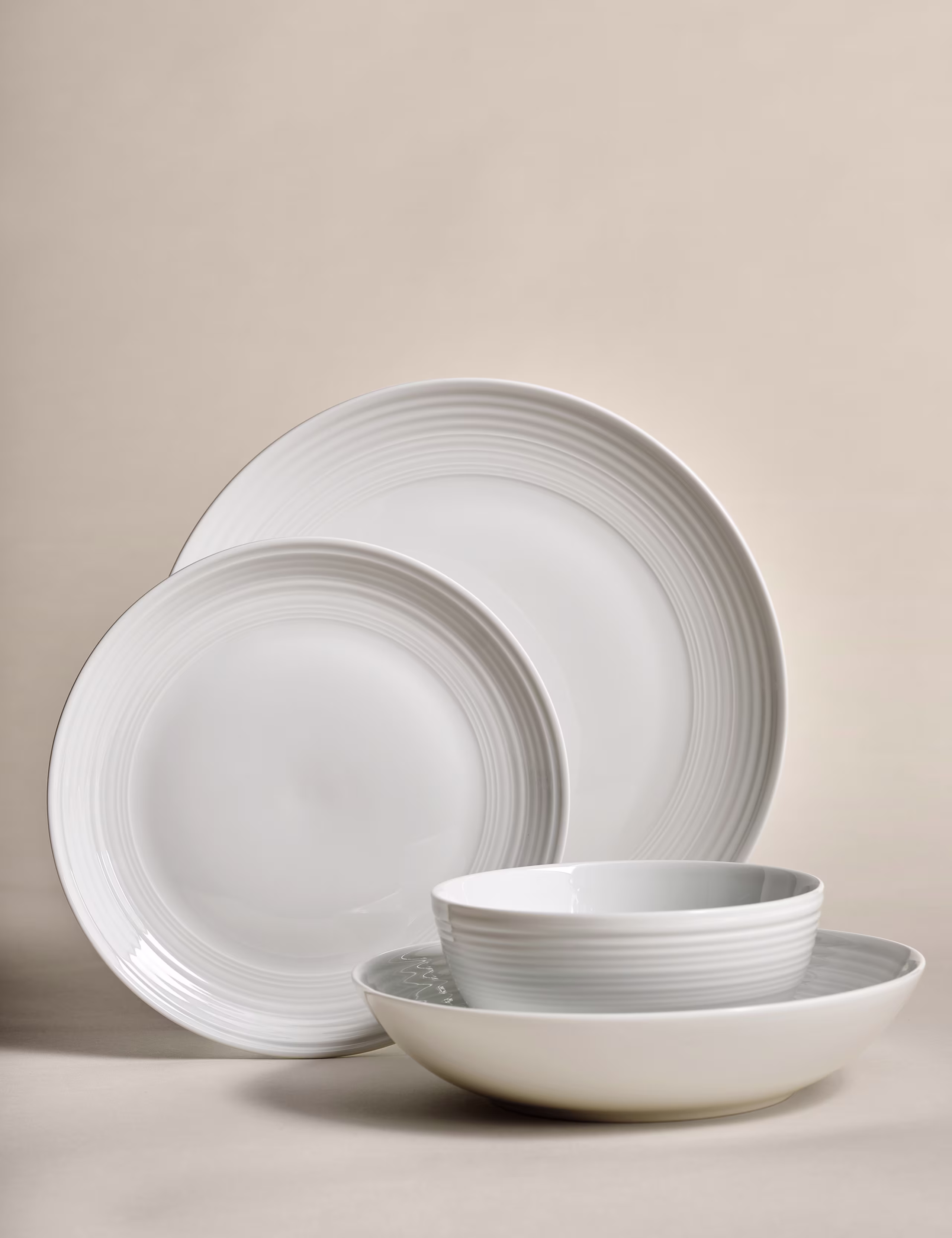 16 Piece Ribbed Porcelain Dinn...